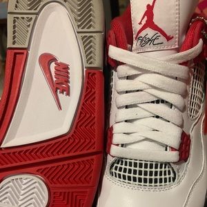Jordan 4 fire reds